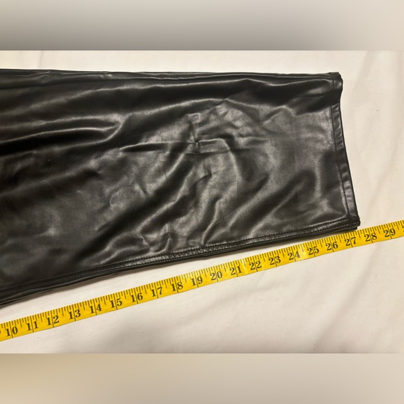 Abercrombie & Fitch black ultra high rise, curve, vegan leather pants, 37 - Picture 6 of 8